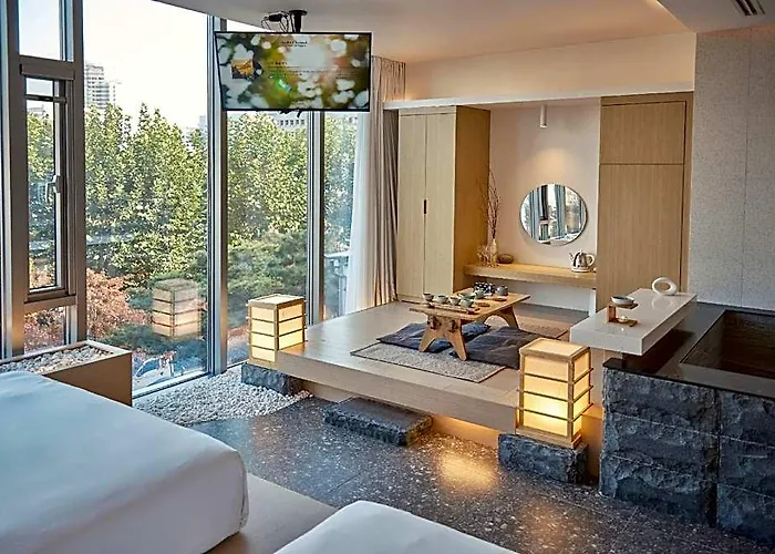 Uh The Hotel 3*